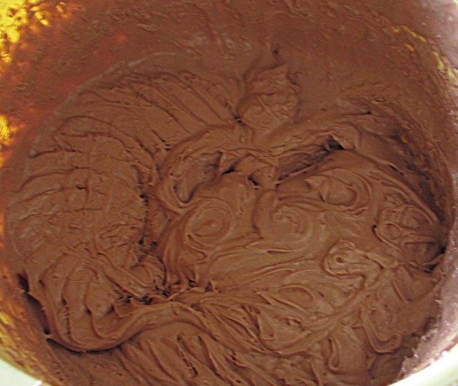 Tort cu capsuni si crema de ciocolata