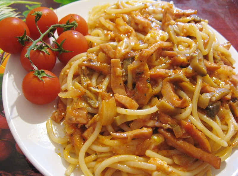 Spaghete cu muschiulet de porc si ciuperci
