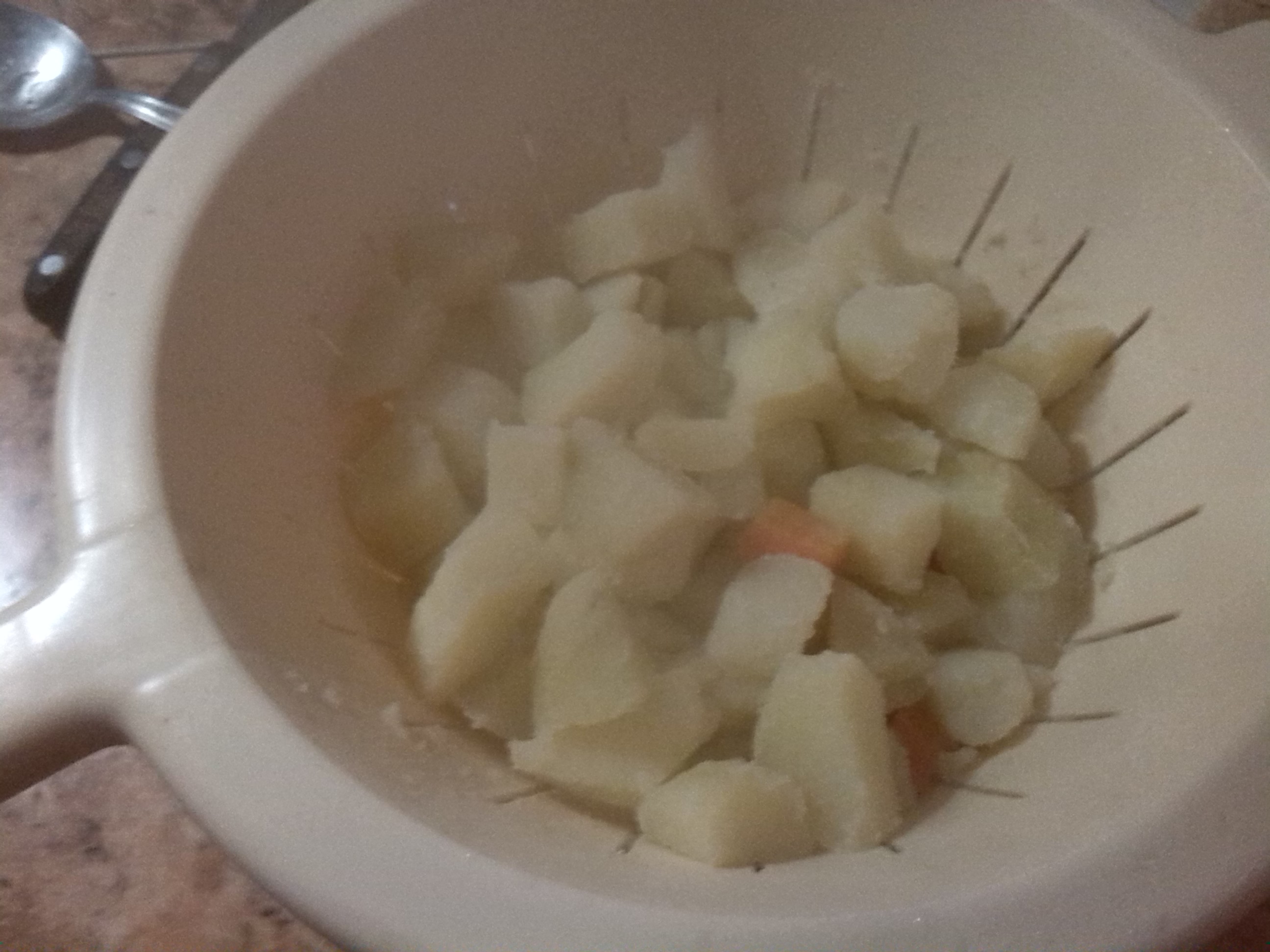Salata de cartofi cu pastrama de macrou afumat