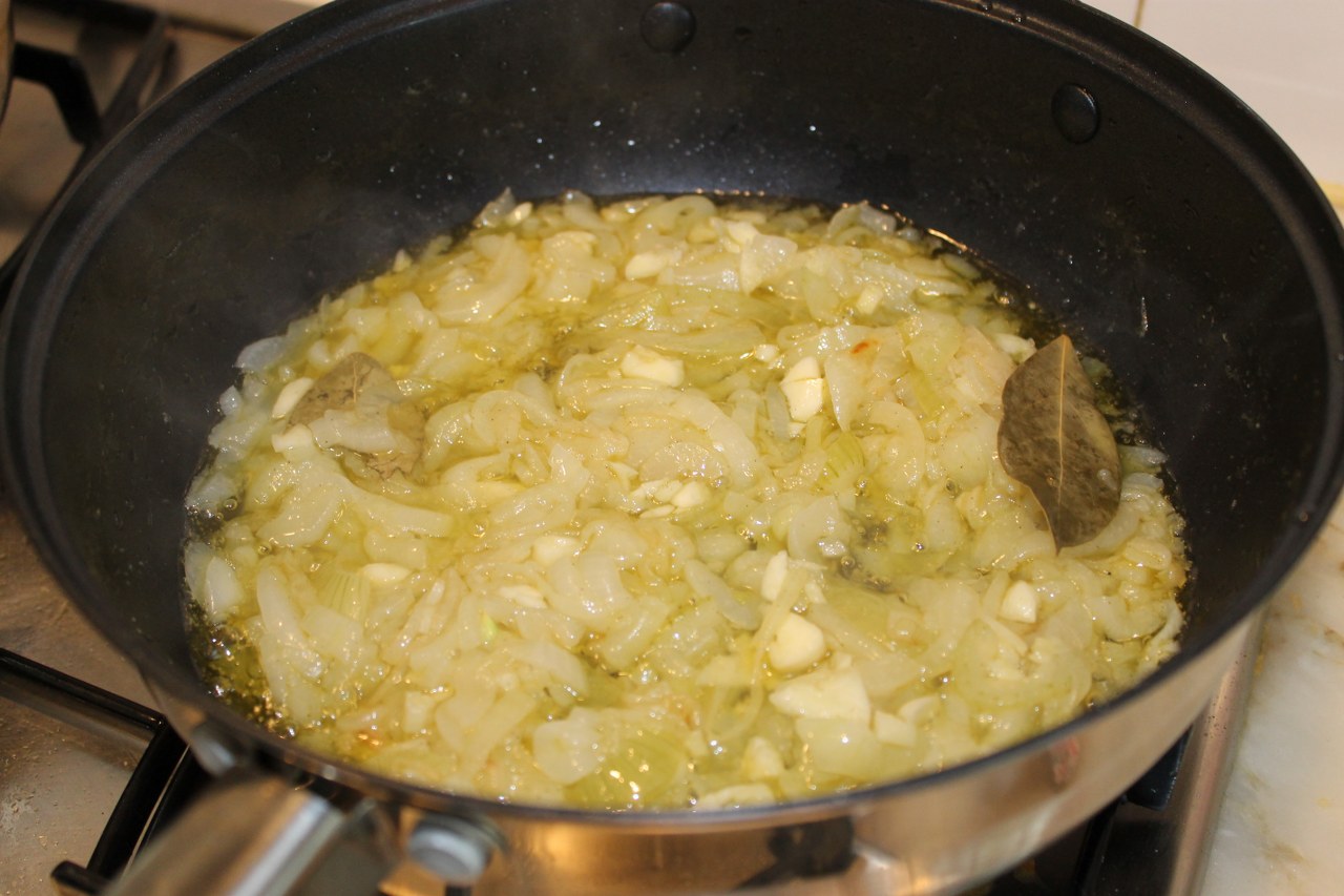 Peste cod (bacalhau) cu cartofi prajiti la cuptor