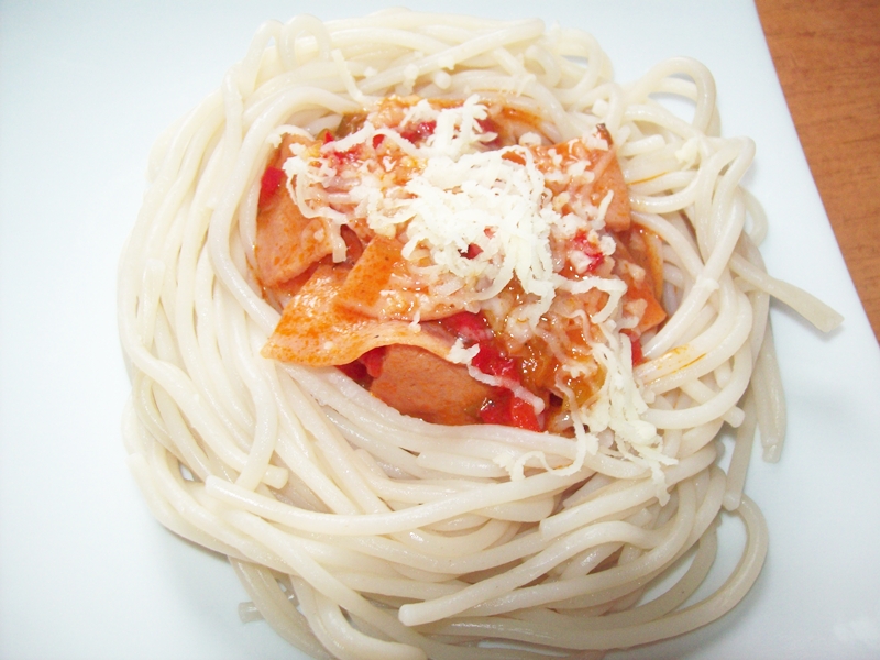 Spaghete cu sos si sunca