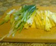 Rulouri din pulpe  de pui cu legume , branza topita si pepene galben  pe pat de cartofi-0