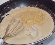 Spaghete cu sos de branzeturi si fulgi de chili-3