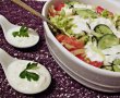 Salata de legume, cu sos de usturoi si iaurt-6