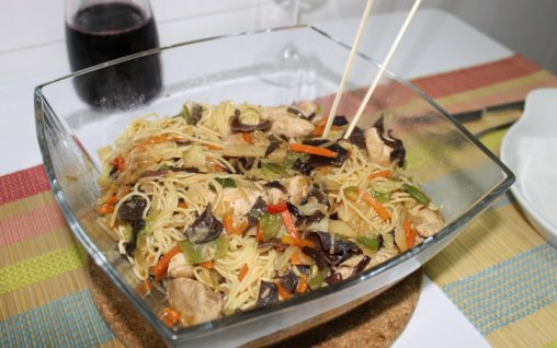508x318_pui-cu-legume-si-taitei-chinezes