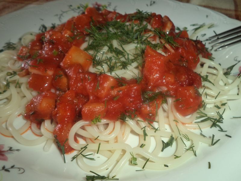 Spaghete cu sos de legume