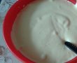 Tort cu crema de iaurt si jeleu de visine-1