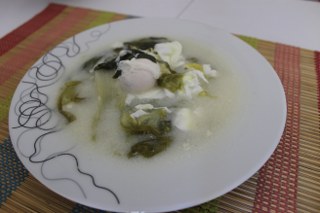 Supa de salata verde cu oua
