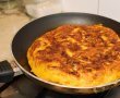 Tortilha spaniola cu carnati picanti-7