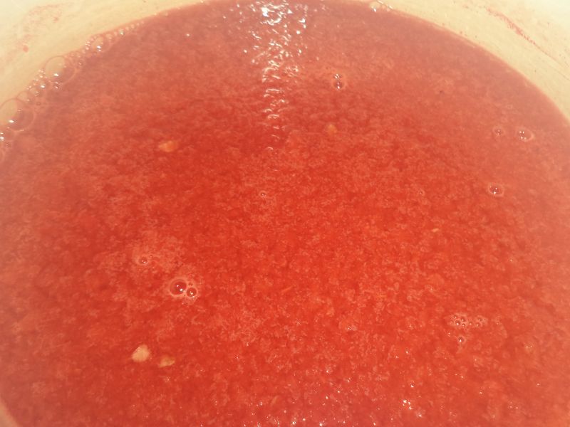 Prajitura insiropata cu pepene rosu