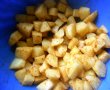 Cuburi de cartofi cu boia si porc la tava-3