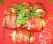 Pulpe de pui umplute cu carnaciori si invelite in bacon-7