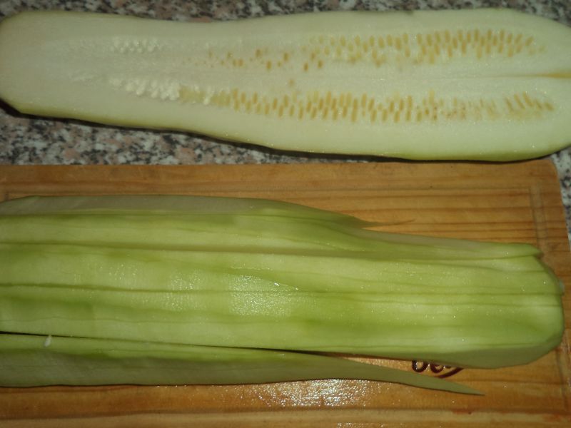 Carnati albi cu legume la tigaie