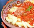 Perișoare în sos tomat cu capere și măsline, acompaniate de Serpentine de la Băneasa-6