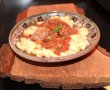 Perișoare în sos tomat cu capere și măsline, acompaniate de Serpentine de la Băneasa-8