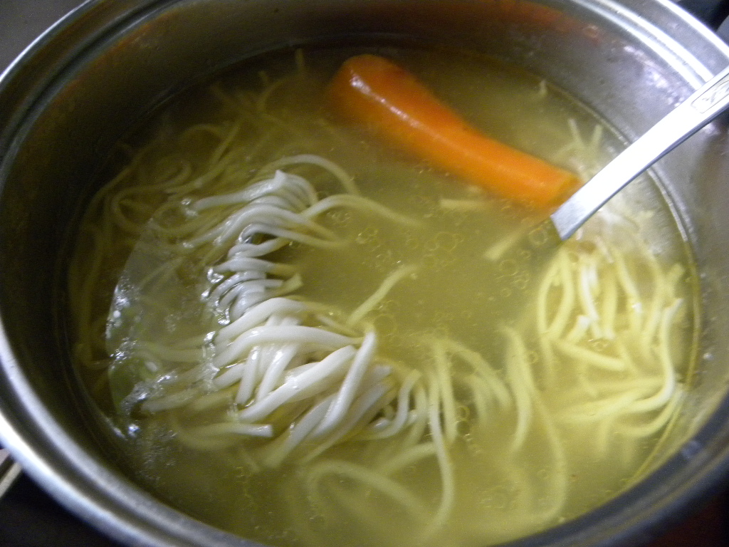 Supa de pasare cu taitei Noodles