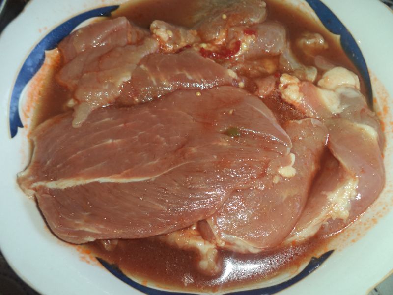Friptura de porc marinata la tigaie