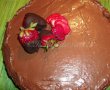 Tort cu mousse de capsuni si glazura de ciocolata-1