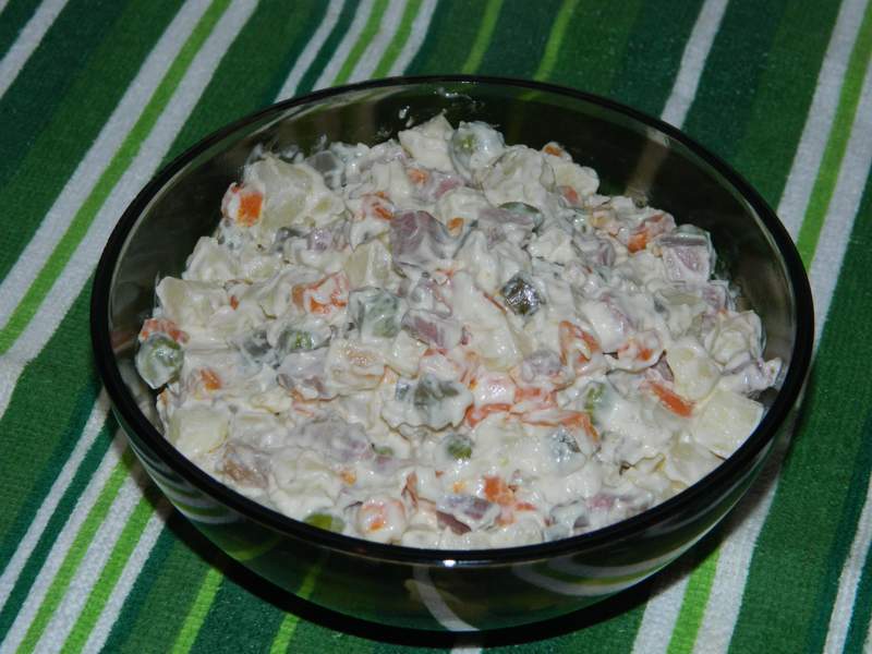 Salata de boeuf cu limba afumata