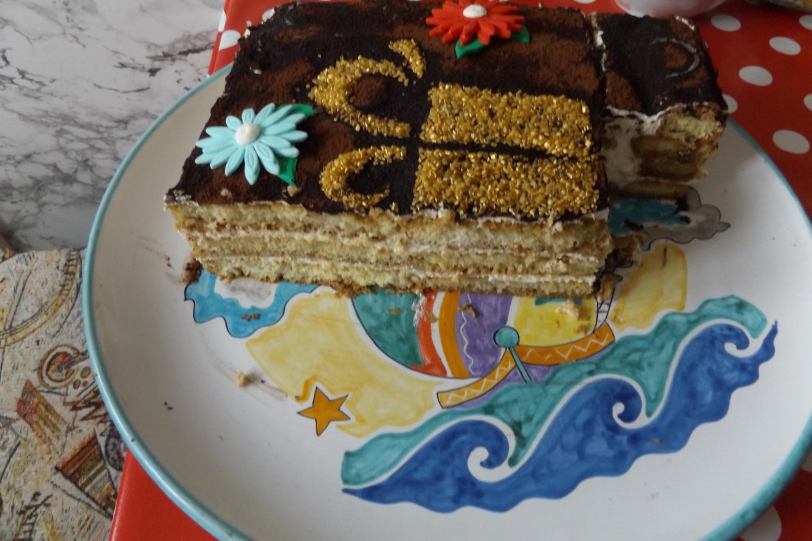 Tort tiramisu reteta cu zahar aurit