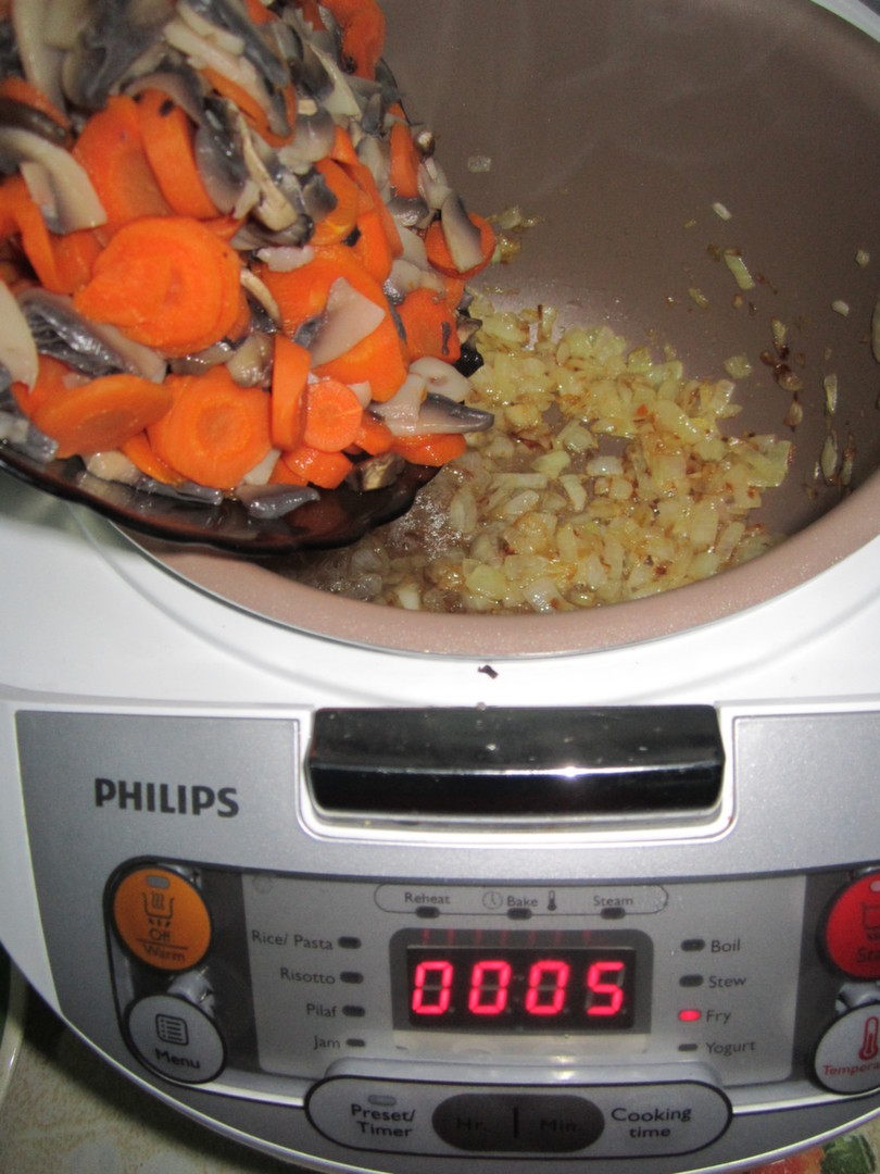 Mancare de ciuperci cu morcov-Multicooker