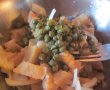 Salată de cartofi cu hering marinat,  surimi și capere-4