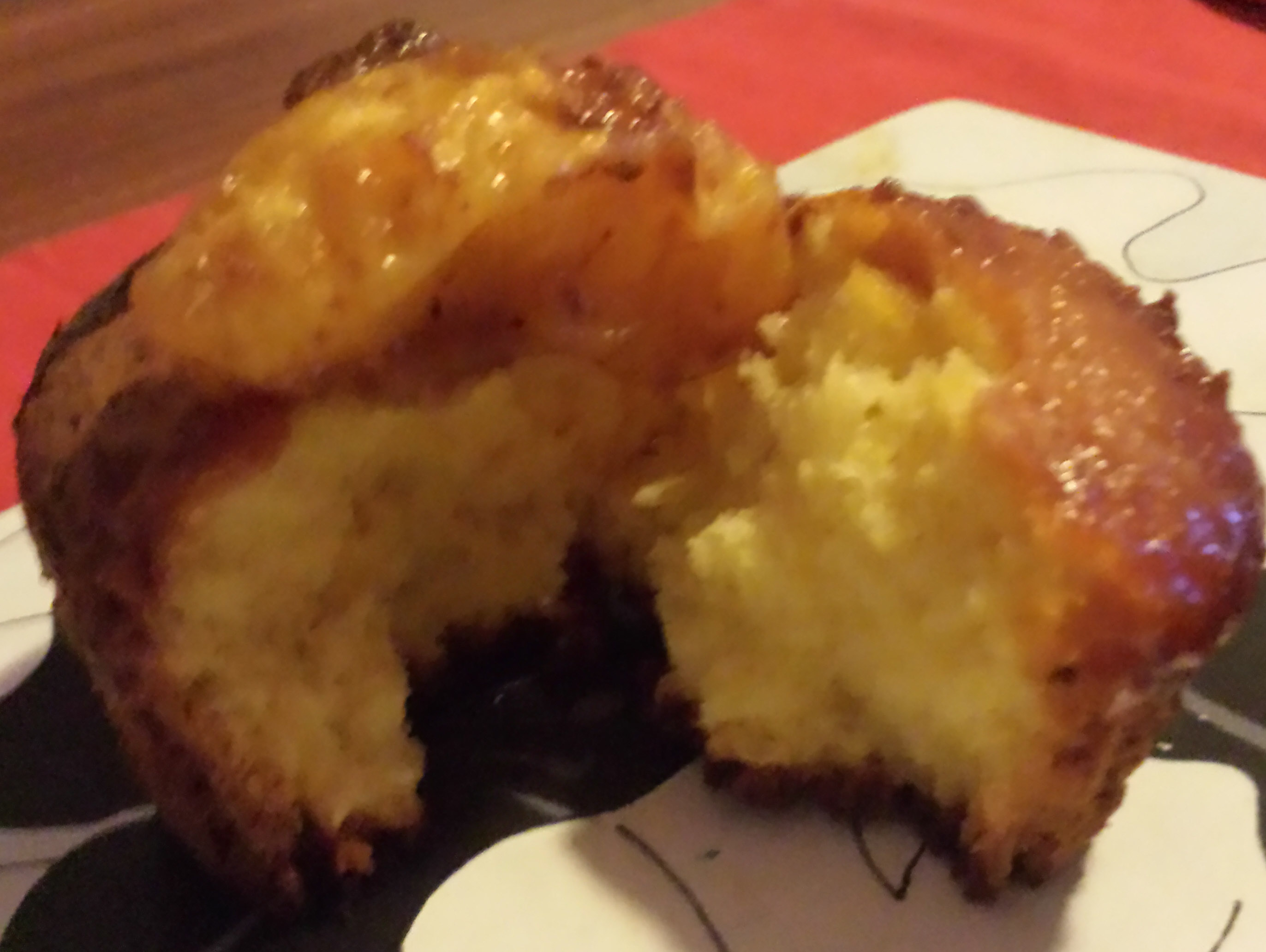 Muffins cu branza dulce si portocala caramelizata