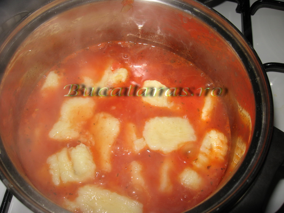 Ghocchi de cartofi cu sos de rosii si cuisoare