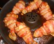 Ciocanele imbracate in bacon si garnitura de orez cu legume-9