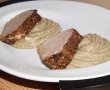 Muschiulet de porc in crusta de chimen cu piper si piure de linte-9