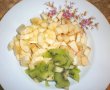 Salata cu banana, mar, kiwi si frisca-1