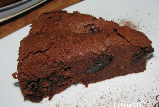 Tort de ciocolata cu prune uscate