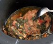 Pulpa de porc in sos de ceapa verde si leurda la slow cooker Crock-Pot-4