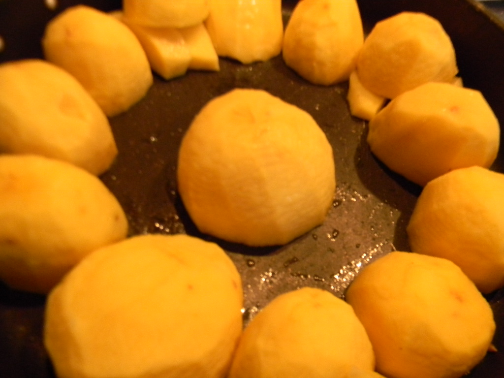 Chiftele marinate cu cartofi la cuptor