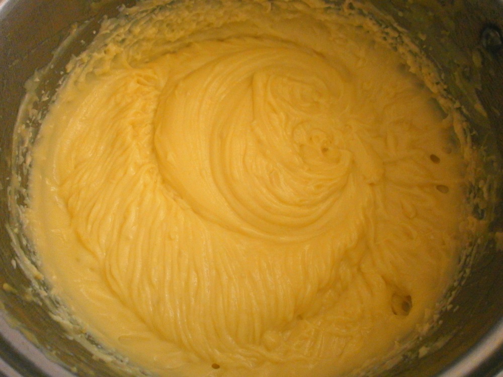 Reteta de rulouri delicioase umplute cu crema de vanilie