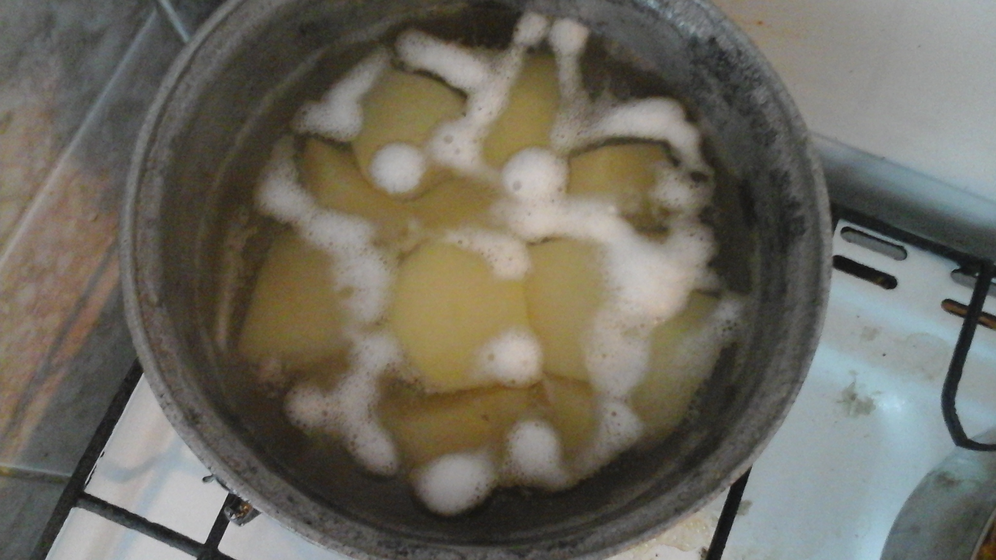 Ficăței de pasăre in sos de bulion cu piure de cartofi