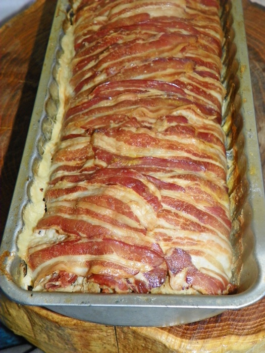 Drob cu carne de porc in manta de bacon