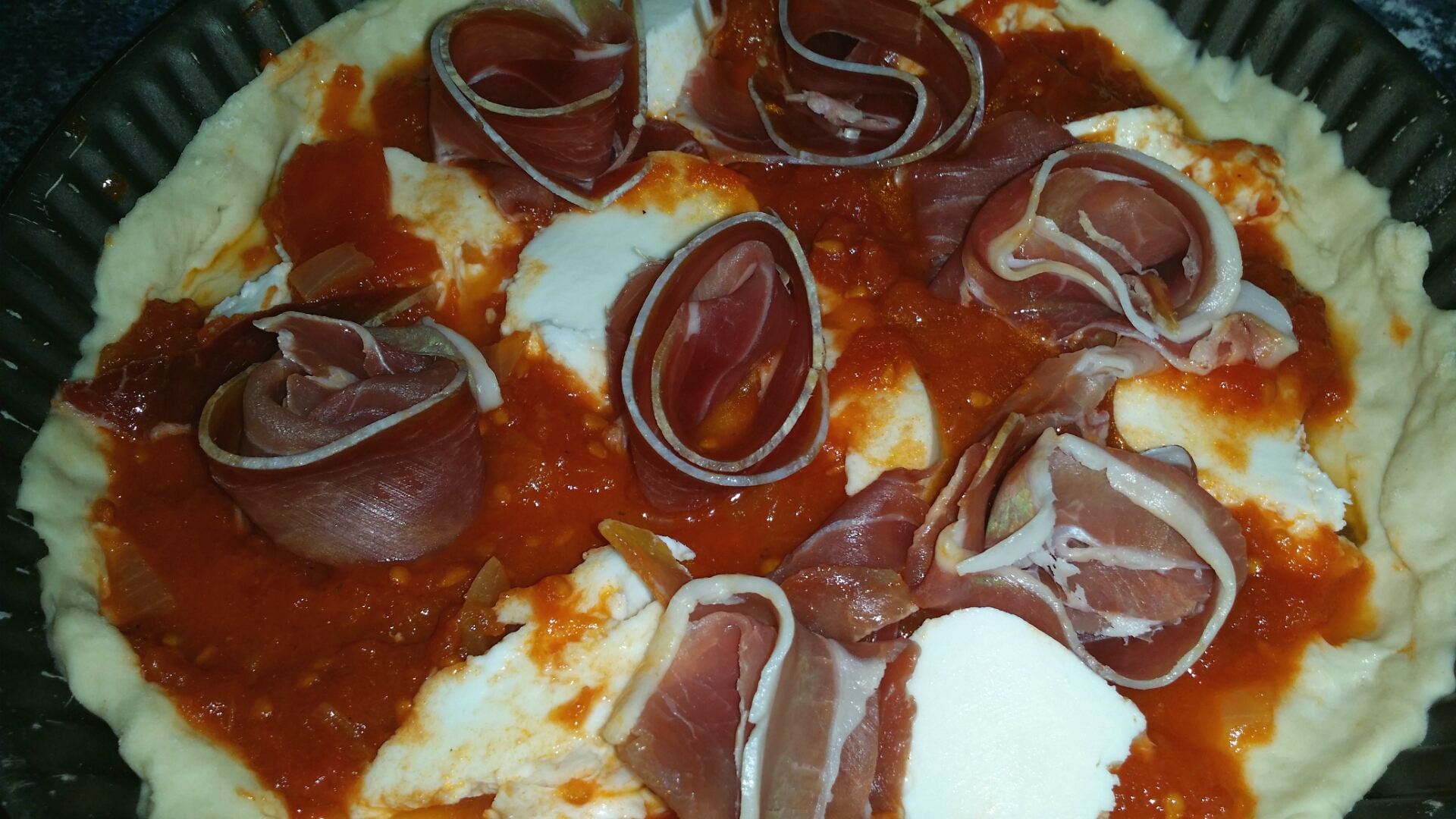 Pizza cu sunca de Parma