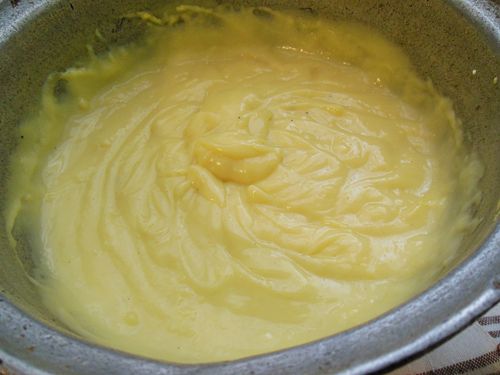 Prajitura cu crema de lamaie si bucati de ananas