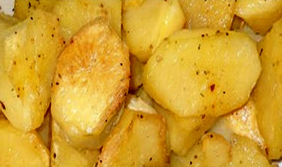 Cartofi aurii cu carne de la garnita