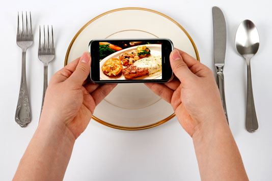 Gateste cu telefonul - 10 aplicatii pentru smartphone care sa va ajute in bucatarie