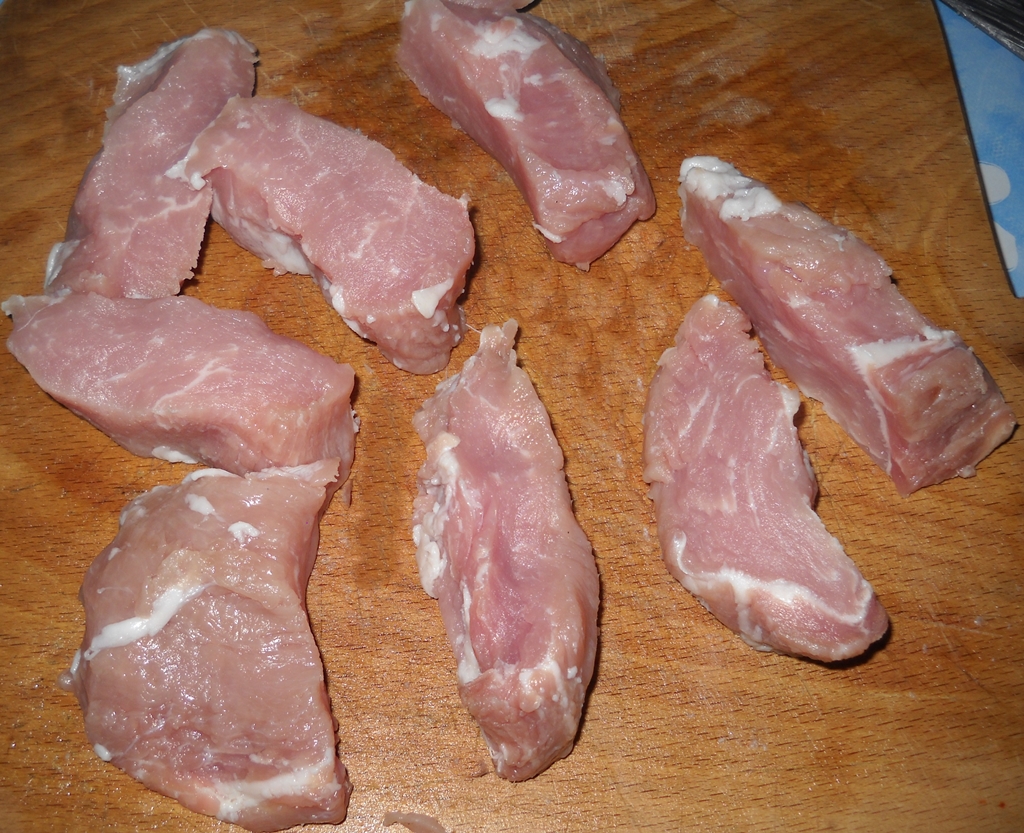 Reteta clasica de snitele de porc cu ou si pesmet