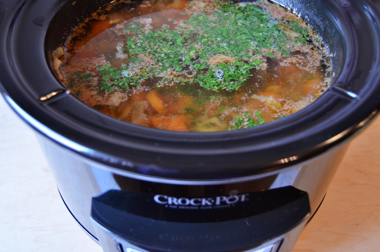 Ciorba de vitel cu legume la slow cooker Crock-Pot 4,7 L