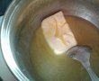 Desert foaie de napolitana cu crema caramel si biscuiti-5