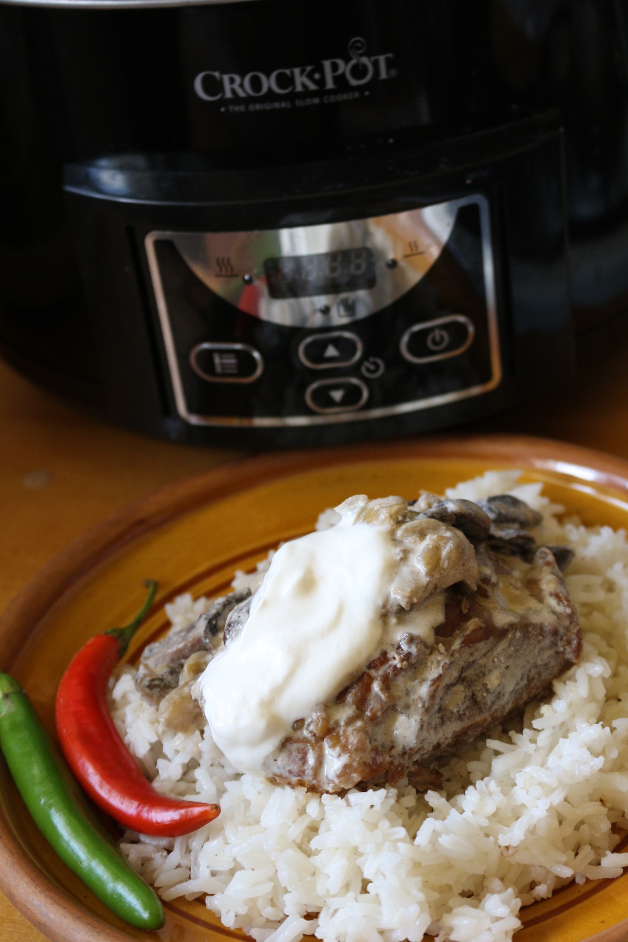 Porc cu smantana si ciuperci la slow cooker Crock-Pot 4,7 L