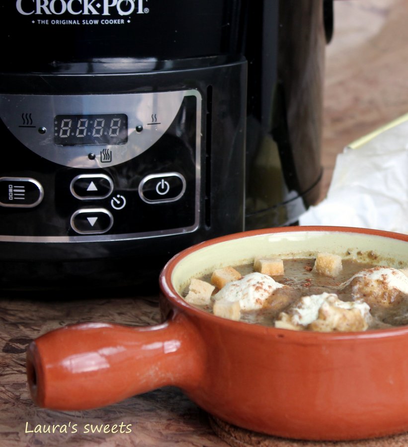 Supa crema de ciuperci brune la slow cooker Crock-Pot 4,7 L