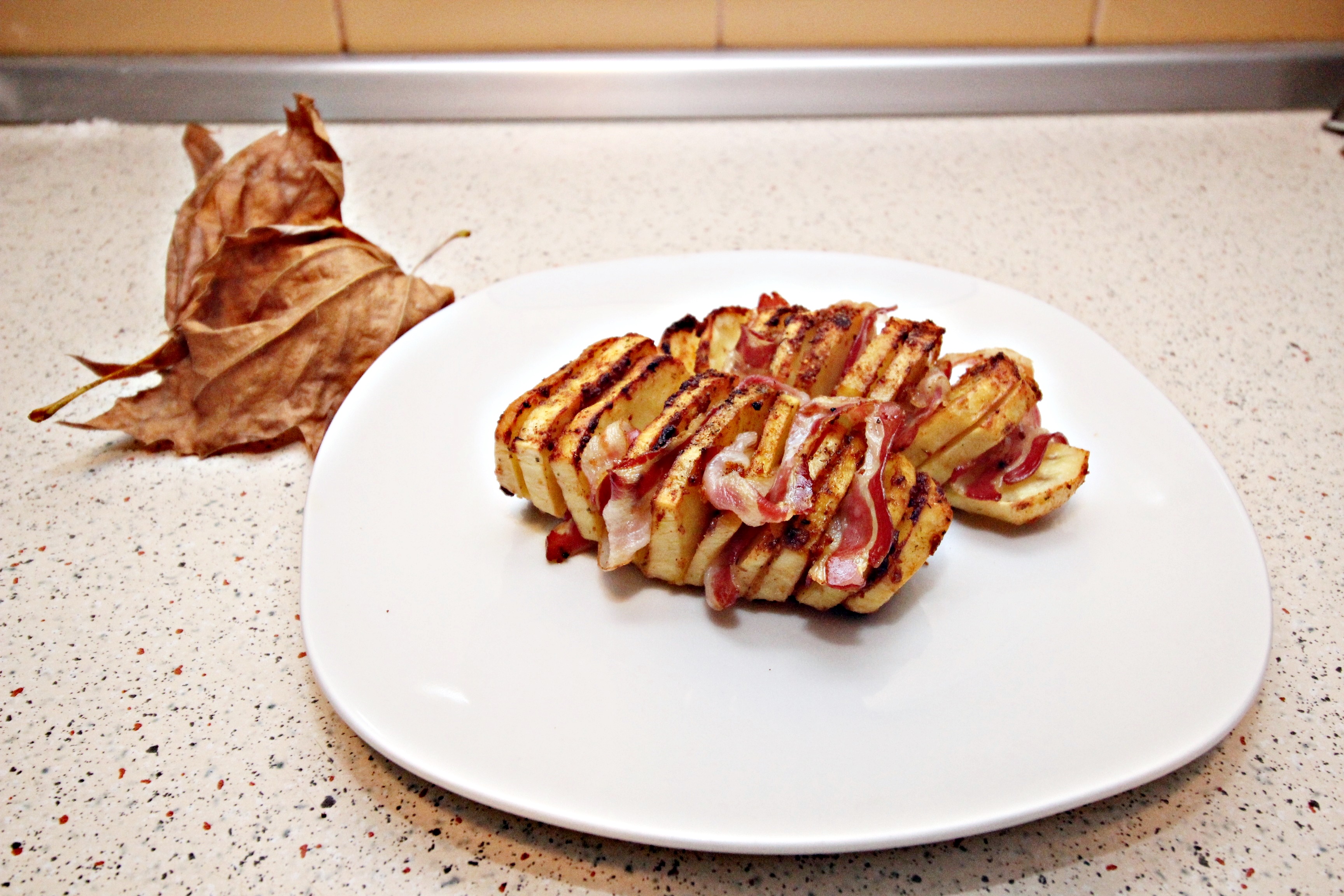 Cartofi acordeon cu bacon
