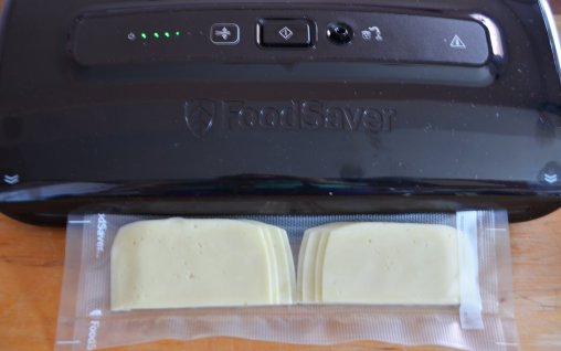 Pastrarea diverselor alimente la frigider cu ajutorul aparatului de vidat FoodSaver