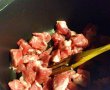 Mancare de porc cu broccoli si rosi cherry-0