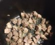 Mancare de porc cu broccoli si rosi cherry-2